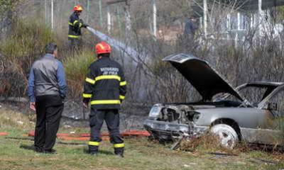 PULA: Izgorijela trava i olupina automobila